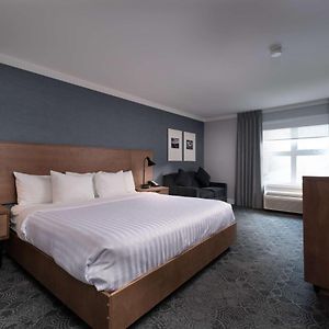 King Suite One King Bed Two Queen Beds